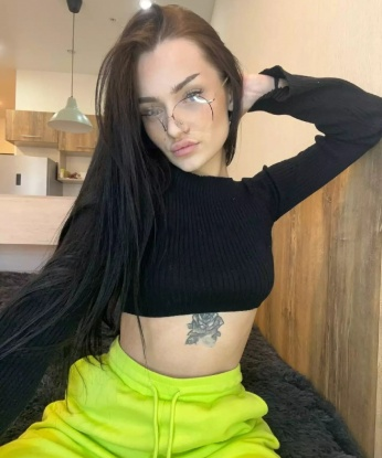 Утонченная блондинка с аристократическими чертами лица и игривым нравом приглашает в гости состоятельного джентльмена для приятного времяпрепровождения. Позволь мне побаловать тебя вниманием и нежностью. 2305, 19 лет