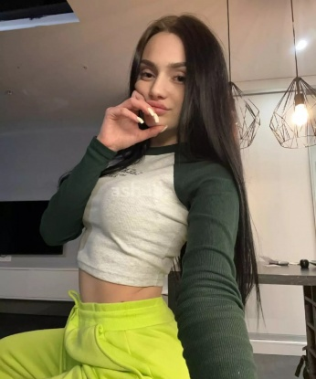 Утонченная блондинка с аристократическими чертами лица и игривым нравом приглашает в гости состоятельного джентльмена для приятного времяпрепровождения. Позволь мне побаловать тебя вниманием и нежностью. 2305, 19 лет