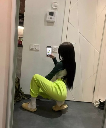 Утонченная блондинка с аристократическими чертами лица и игривым нравом приглашает в гости состоятельного джентльмена для приятного времяпрепровождения. Позволь мне побаловать тебя вниманием и нежностью. 2305, 19 лет